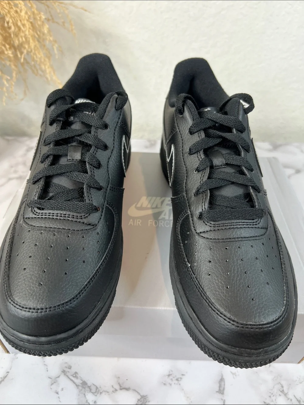 Nike Air Force 1 Sneakers Shoes Size 7 Youth/ 7 Men’s/ 8.5 Women’s